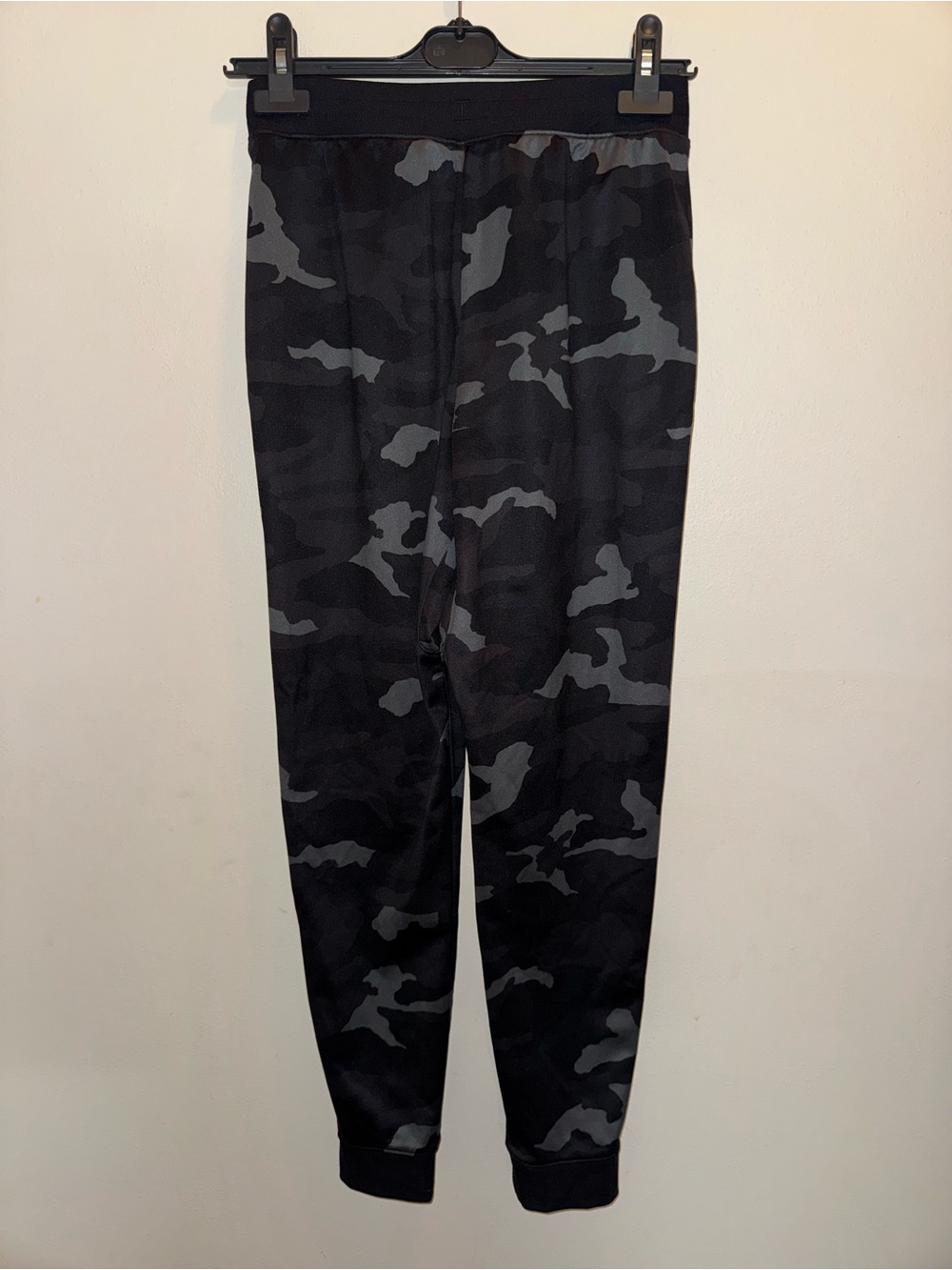 Under Armour Black Sweatpants with Red Logo Black Camo Joggers Size Youth Large - Picture 7 of 15